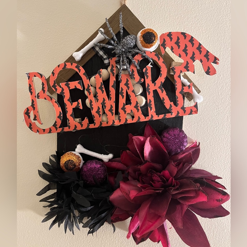 BEWEAR! House/Door Halloween Sign
